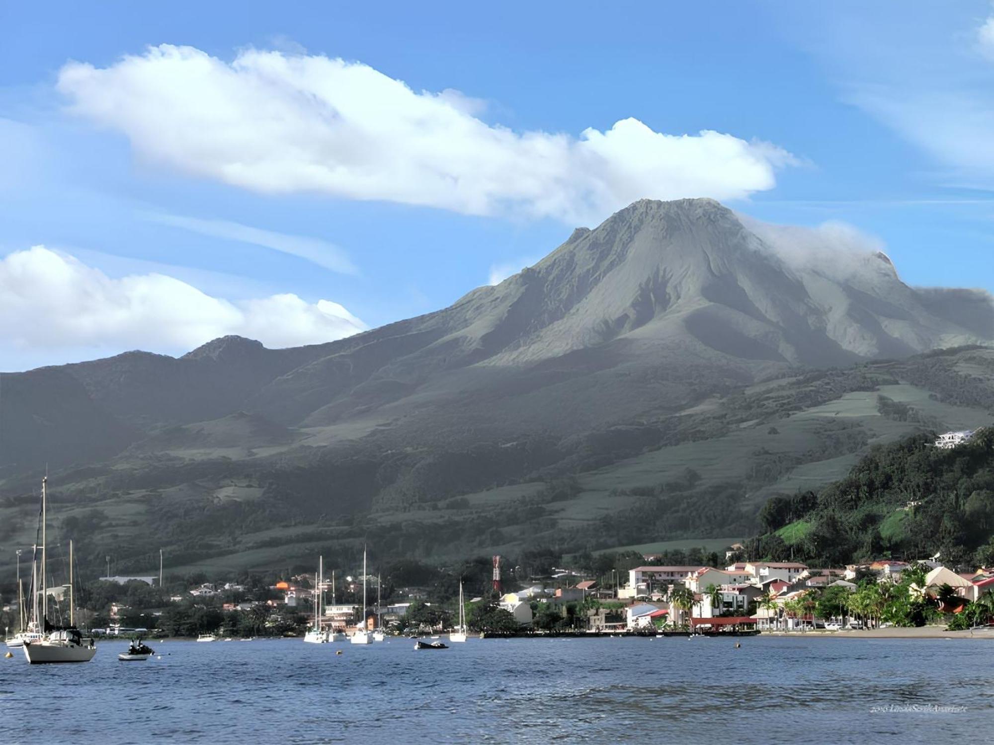 Maison De Charme A Saint-Pierre Avec Vue Sur Mer Et Montagne Exteriör bild