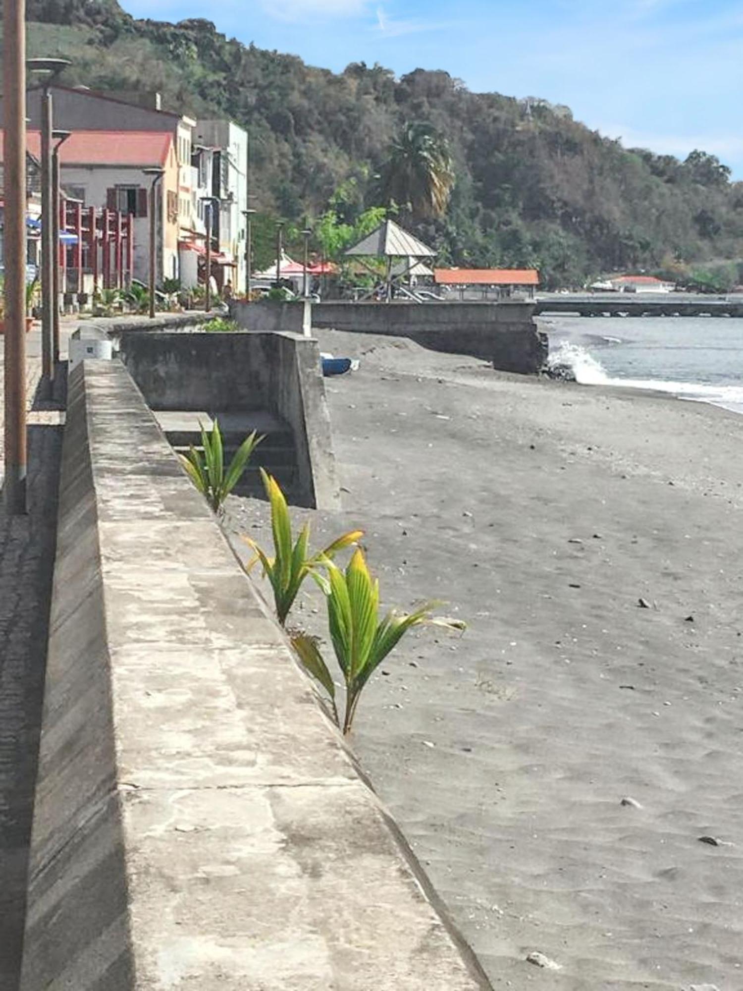 Maison De Charme A Saint-Pierre Avec Vue Sur Mer Et Montagne Exteriör bild